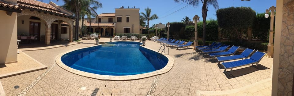 Day, Pool view, Swimming pool, sunbed