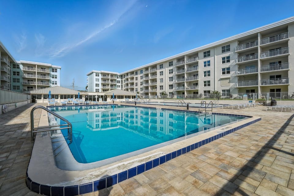 Top Floor with Ocean and Pool Views Located on No-Drive Beach House in Edgewater