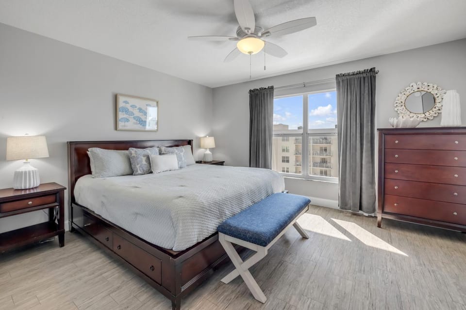 Top Floor with Ocean and Pool Views Located on No-Drive Beach House in Edgewater