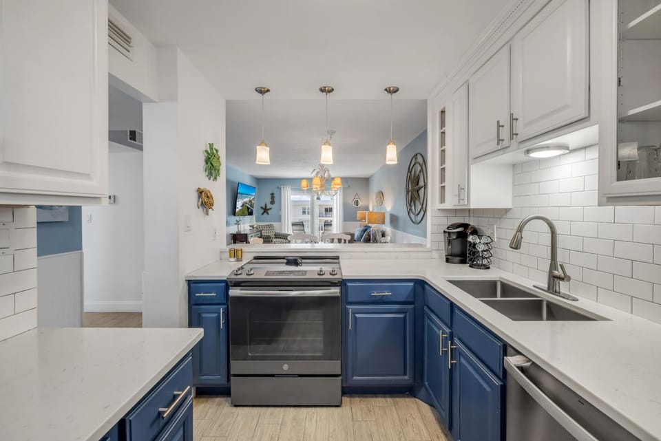 Top Floor with Ocean and Pool Views Located on No-Drive Beach House in Edgewater