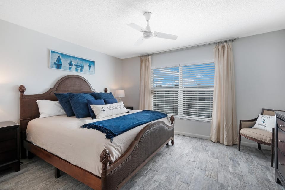 Amazing views of the ocean and pool from this top floor beach retreat! House in Edgewater