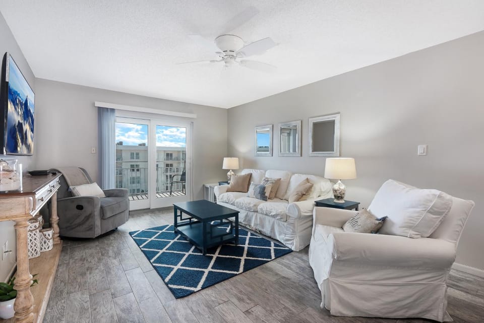 Amazing views of the ocean and pool from this top floor beach retreat! House in Edgewater