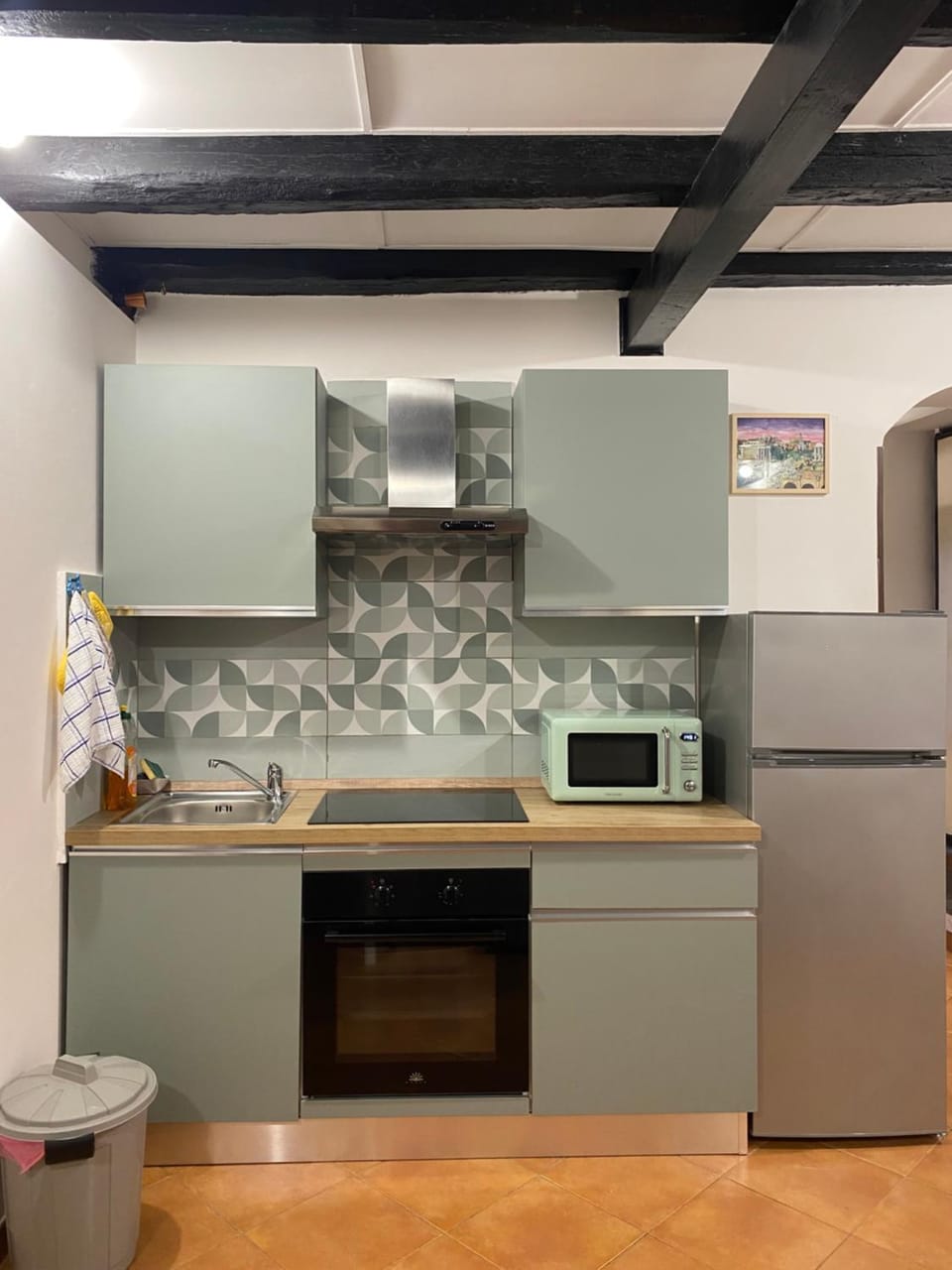 Kitchen or kitchenette, microwave, oven, stove