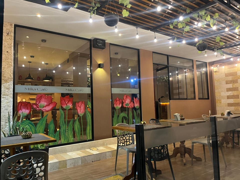 Restaurant/places to eat, Seating area