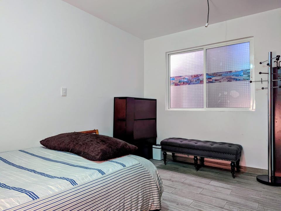Bed, Photo of the whole room, Seating area, Bedroom