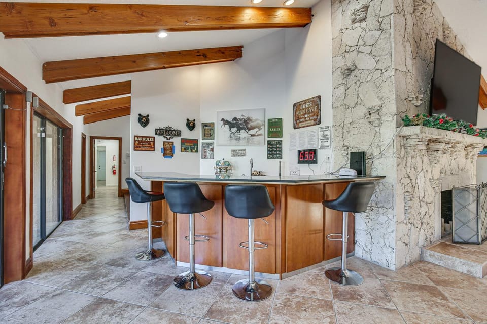 Pool & Hot Tub: Spacious Villa in Coral Springs! Villa in Coral Springs