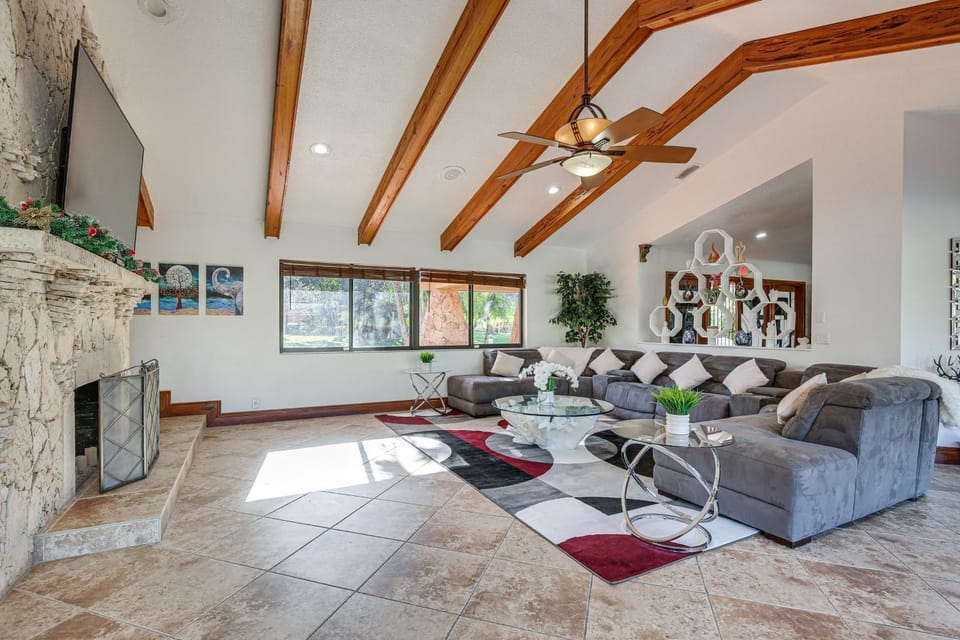 Pool & Hot Tub: Spacious Villa in Coral Springs! Villa in Coral Springs