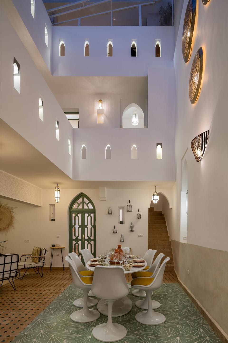 Living room, Lobby or reception, Banquet/Function facilities, Decorative detail, Decorative detail, Seating area, Dining area, Meals, Meals, Lunch, Lunch, Dinner, Dinner, internet, internet, air conditioner, air conditioner