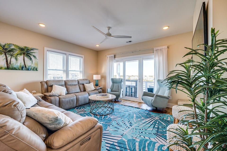 Lakefront Carolina Beach Townhome w/ 3 Balconies! House in Carolina Beach