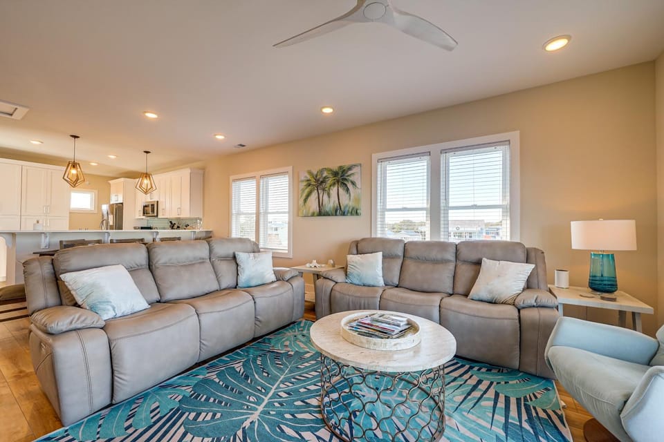 Lakefront Carolina Beach Townhome w/ 3 Balconies! House in Carolina Beach