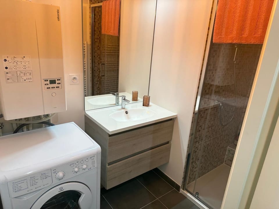 Appartement Neuf de 40 M2 à Issy-Les-Mx / Paris 15 Apartment in Issy-les-Moulineaux