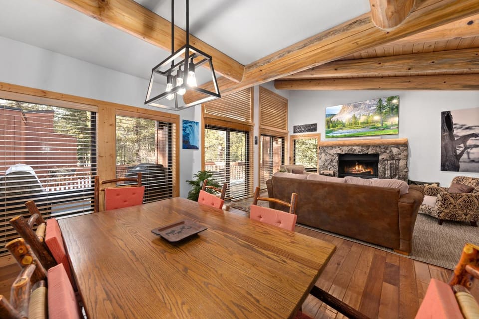 Rocky Point # 14 Palisades Townhome - Ski Shuttle w Tennis! House in Palisades Tahoe (Olympic Valley)