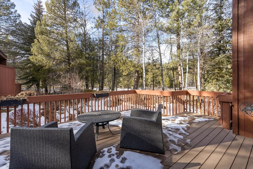 Rocky Point # 14 Palisades Townhome - Ski Shuttle w Tennis! House in Palisades Tahoe (Olympic Valley)