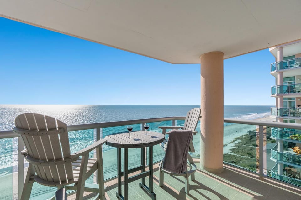 Day, Natural landscape, Balcony/Terrace, Seating area, Dining area, Sea view