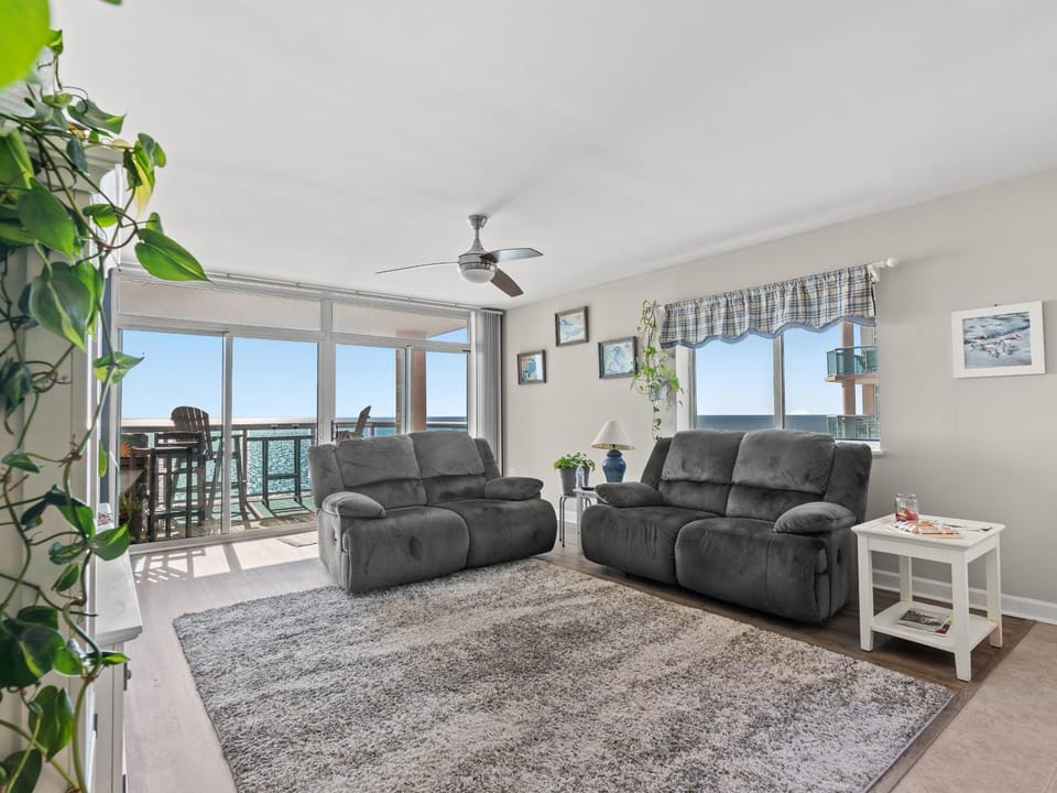 View (from property/room), Balcony/Terrace, Living room, Seating area, Sea view