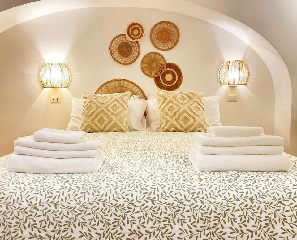 Bed, towels