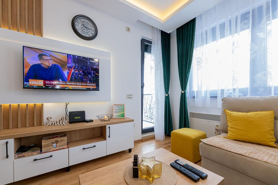 Communal lounge/ TV room, TV and multimedia, Living room, Seating area, Evening entertainment