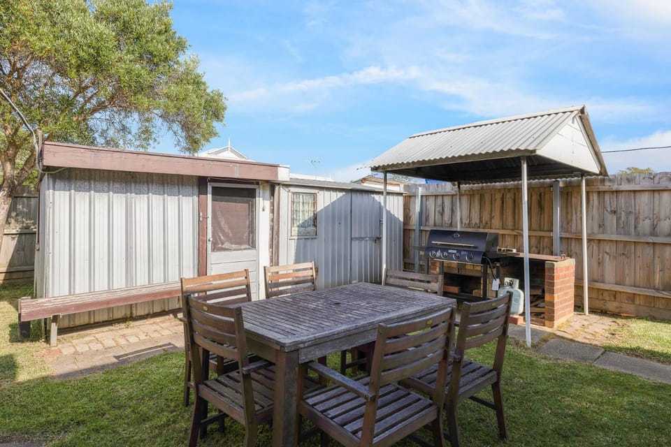 Komune II House in Cowes