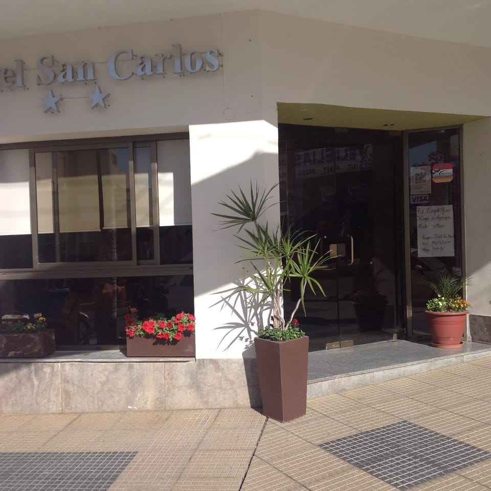 Facade/entrance