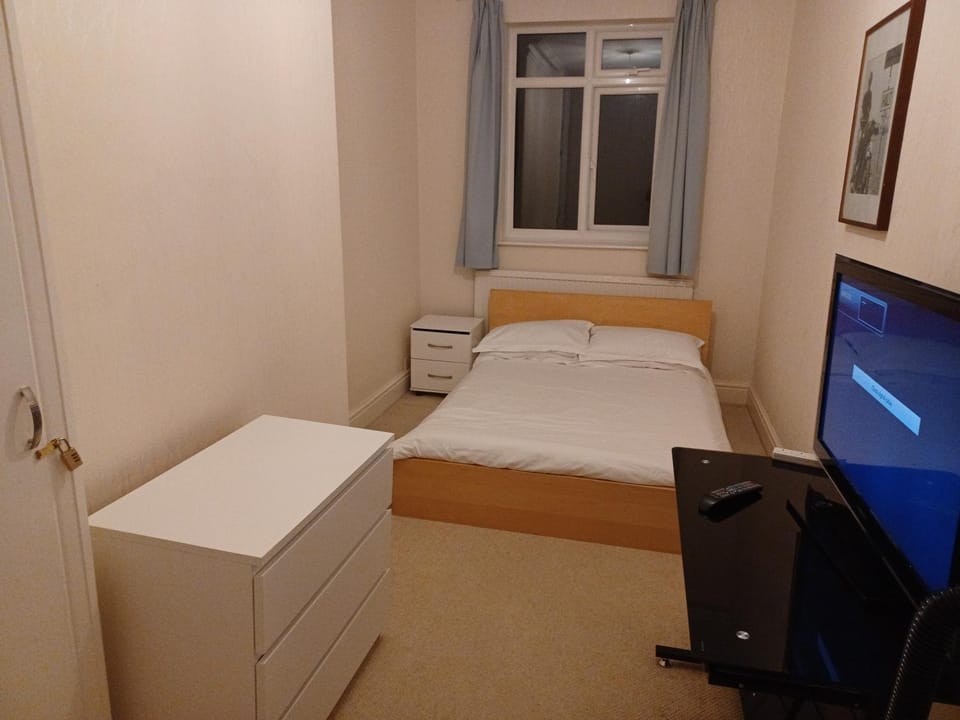 25 Avenue Victoria Flat 2 Apartment in Scarborough