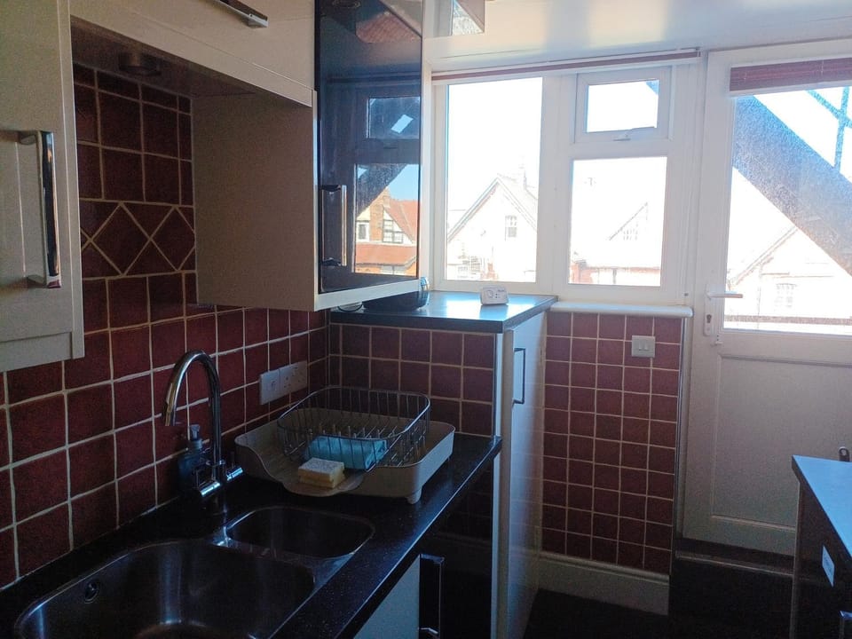 25 Avenue Victoria Flat 2 Apartment in Scarborough