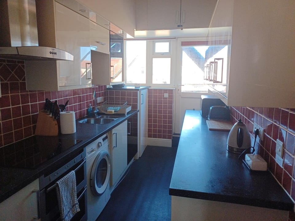 25 Avenue Victoria Flat 2 Apartment in Scarborough