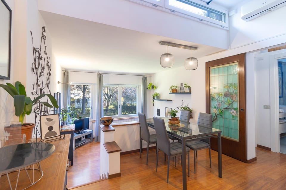 Kitchen or kitchenette, Living room, Seating area, Floor plan, Dining area, Inner courtyard view, furniture, furniture, internet, internet, air conditioner