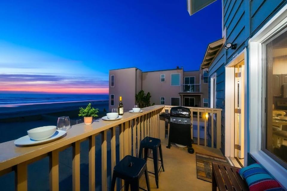 Stunning Ocean Views - Recently Renovated Home & Warm Sunsets House in Mission Beach