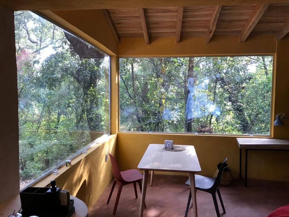 Day, Dining area