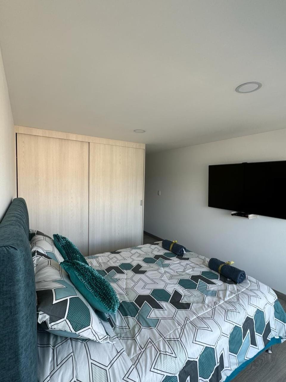 Bed, TV and multimedia, Bedroom, wardrobe