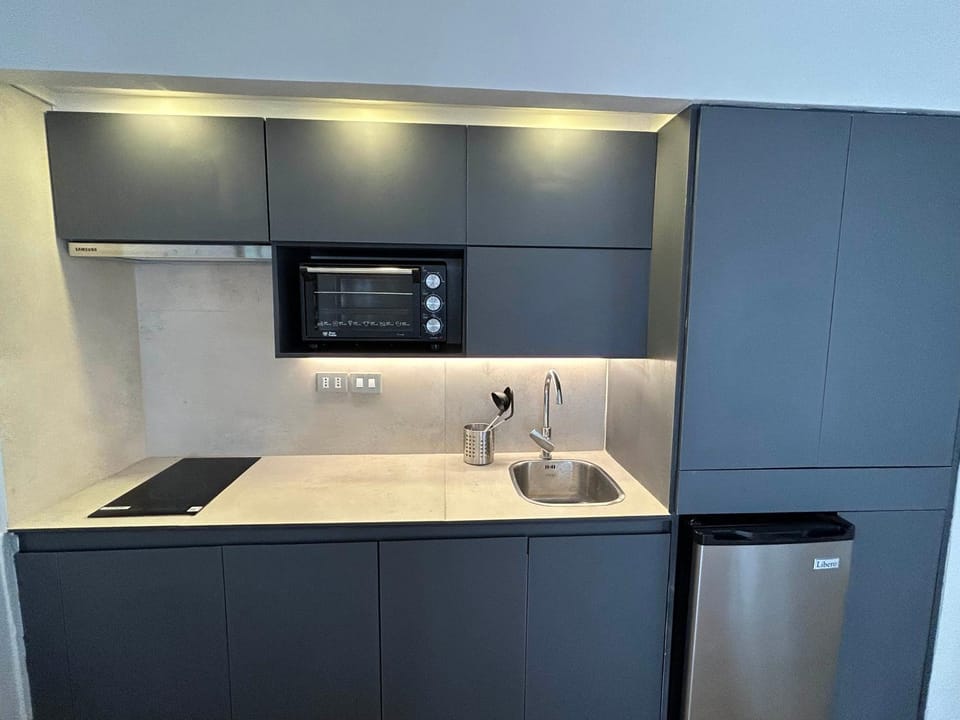 Kitchen or kitchenette, oven, pet friendly, stove