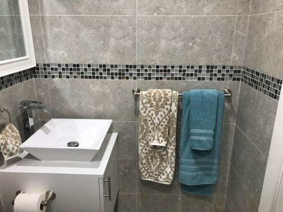 Bathroom, towels