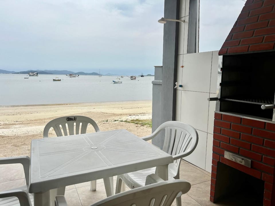 Pé na areia! Aconchegante casa frente Mar! CO02I House in Florianopolis
