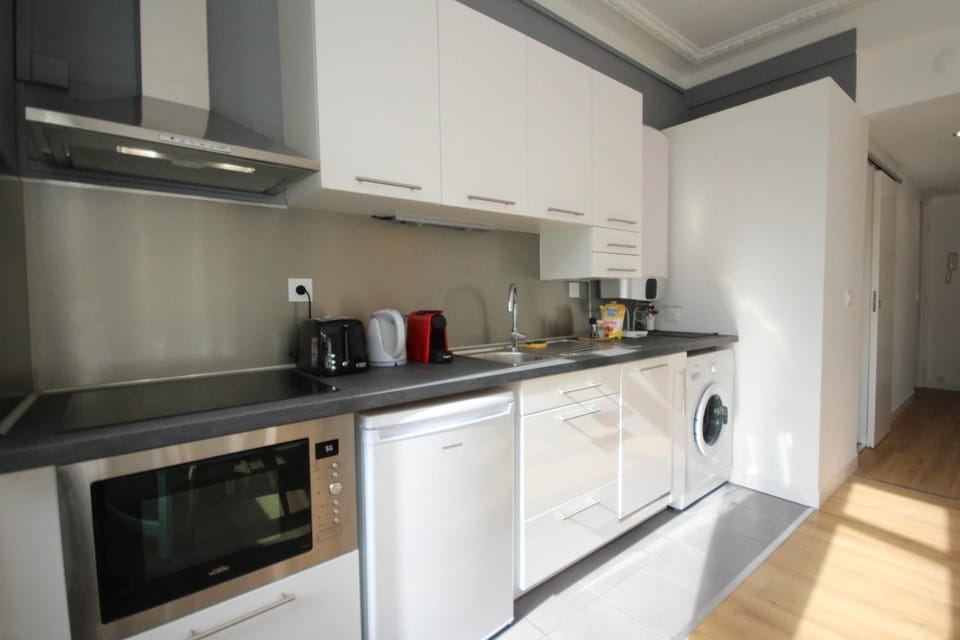 Fully-equipped apartment in city center + parking Apartment in Lille