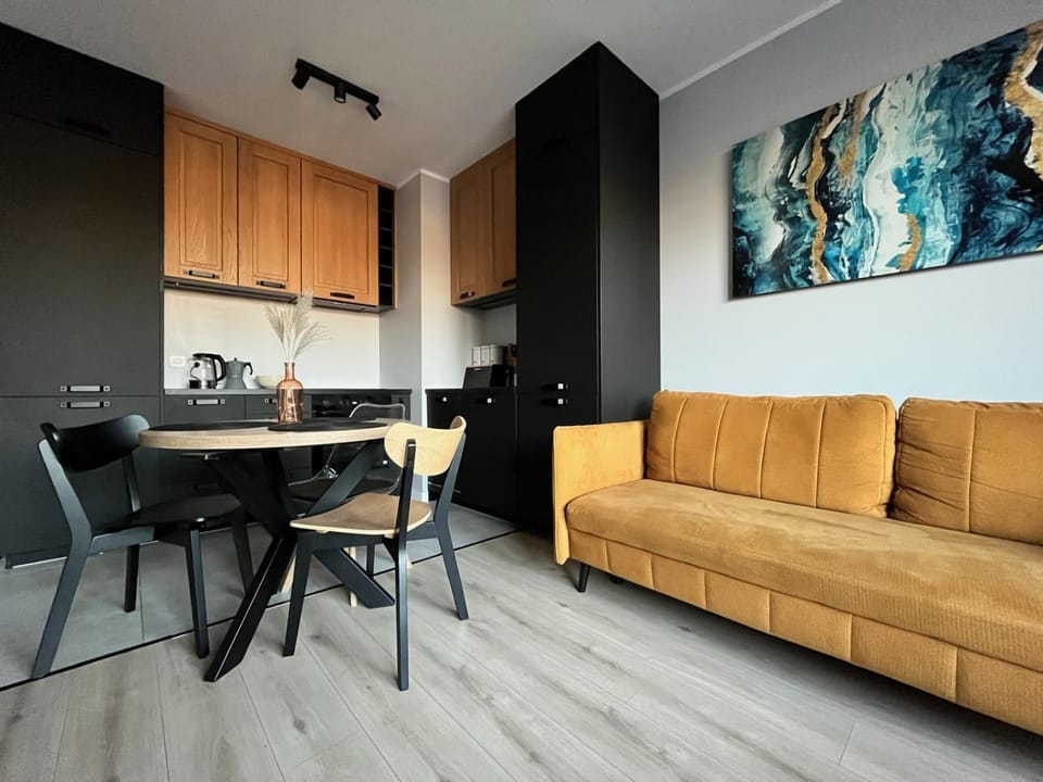 Kitchen or kitchenette, Seating area, Dining area