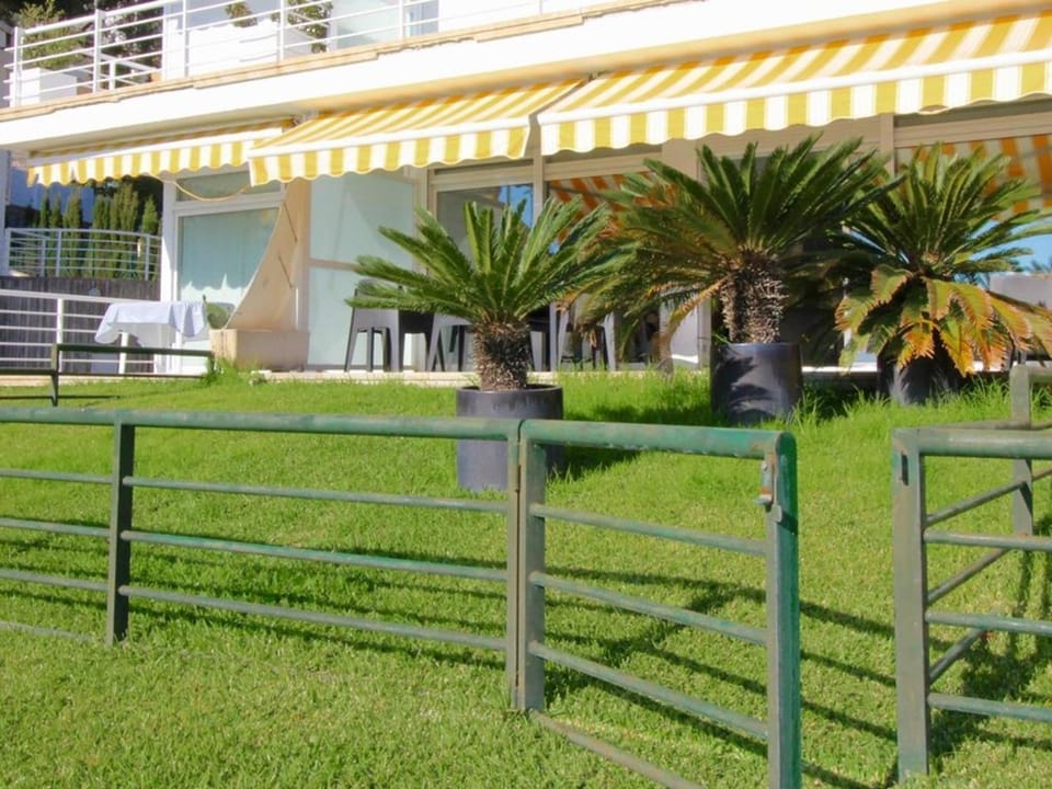 RES. ALMADRABA PLATJA. Apartamento de lujo con piscina para 4 – Roses - ES-258-22 Apartment in Roses