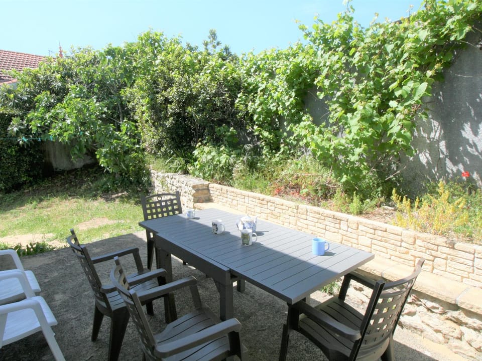 Maison à La Tranche-sur-Mer : Plage et Commerces à Proximité, Jardin, 3 Chambres, Parking - FR-1-22-343 House in La Tranche-sur-Mer