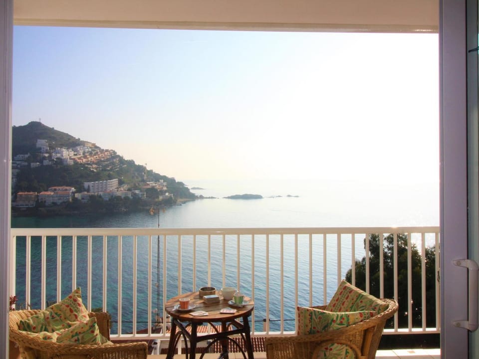 Apartamento frente al mar para 6 en Roses - ES-258-103 Apartment in Roses