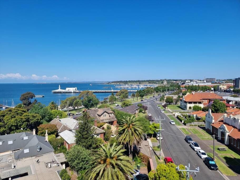 2 Bedrooms Aptmt with Ocean View Apartment in Geelong