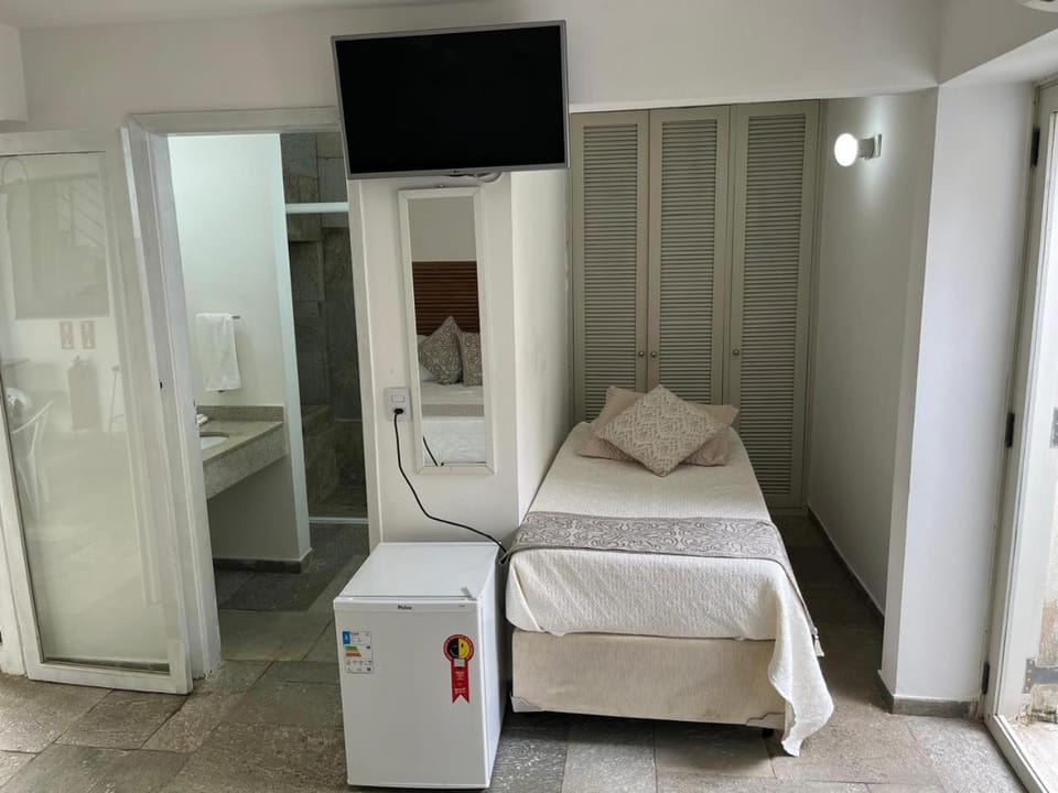 Bed, TV and multimedia, wardrobe