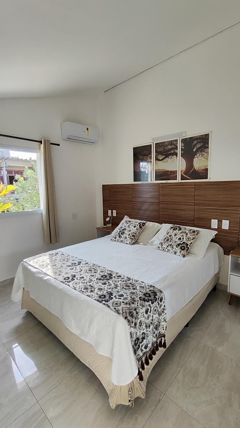 Bed, Photo of the whole room, Bedroom, air conditioner