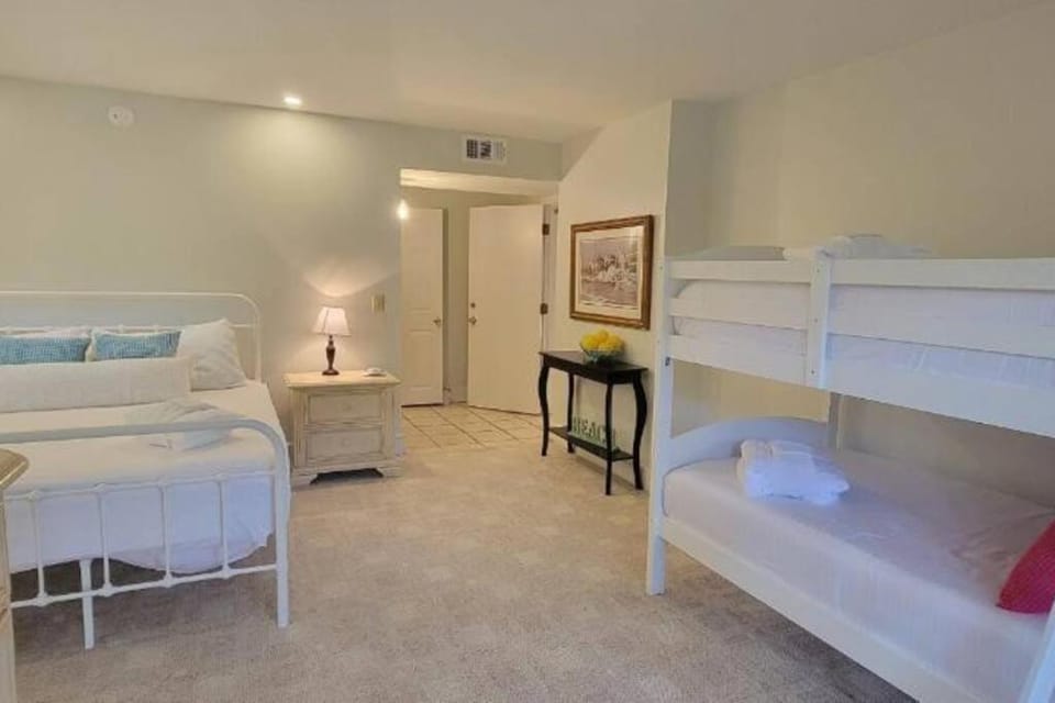 Bed, Bedroom, bunk bed