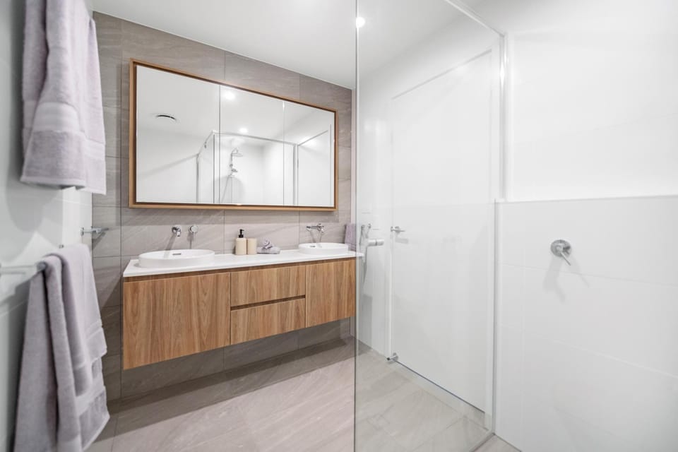 Shower, towels