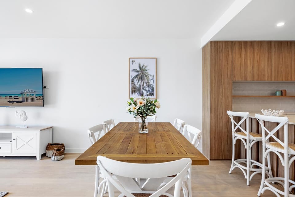 Seating area, Dining area, Dinner