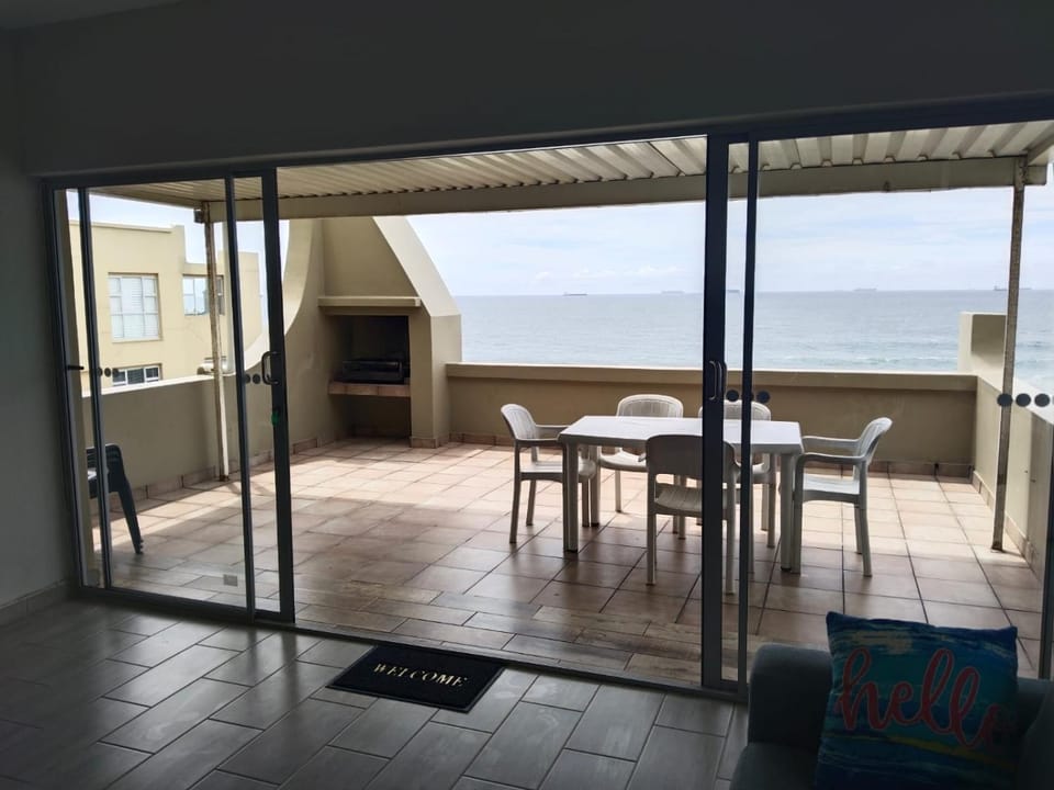 View (from property/room), Balcony/Terrace, Living room