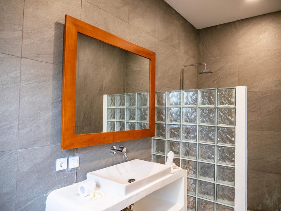 Shower, Bathroom, towels
