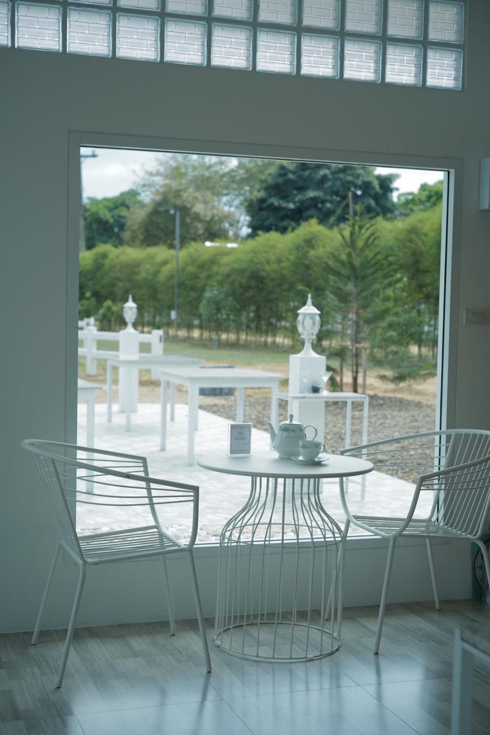 Restaurant/places to eat, Day, View (from property/room), Seating area, Dining area