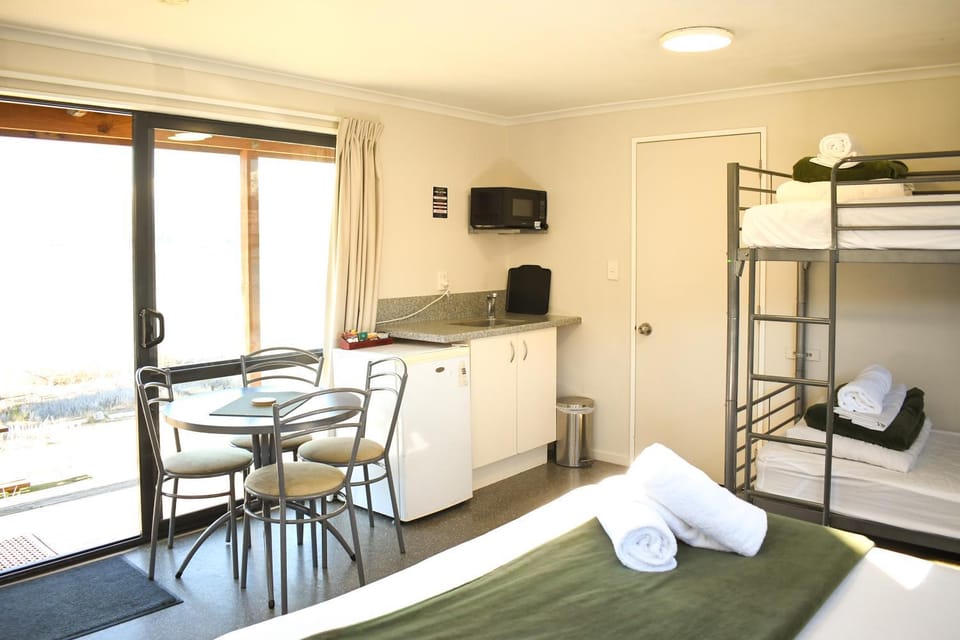 Lakes Edge Holiday Park Campground/ 
RV Resort in Lake Tekapo