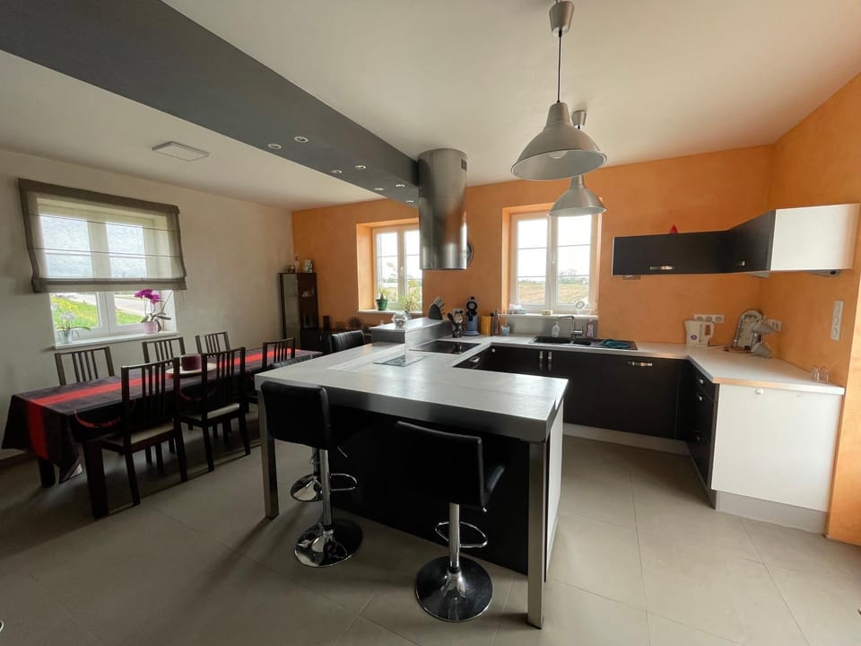 Kitchen or kitchenette, Seating area, Dining area, stove