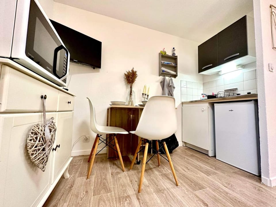 Kitchen or kitchenette, stove